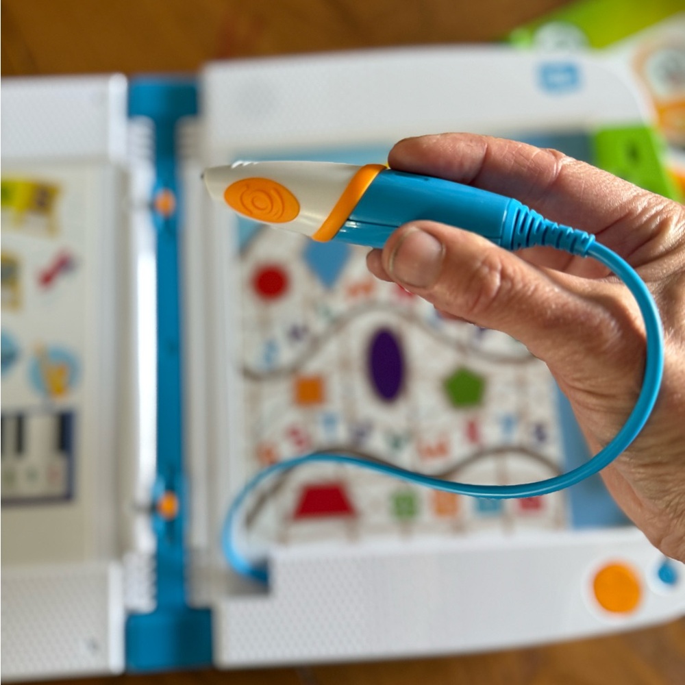 LeapStart Interactive Learning System - Picture 2 of 9